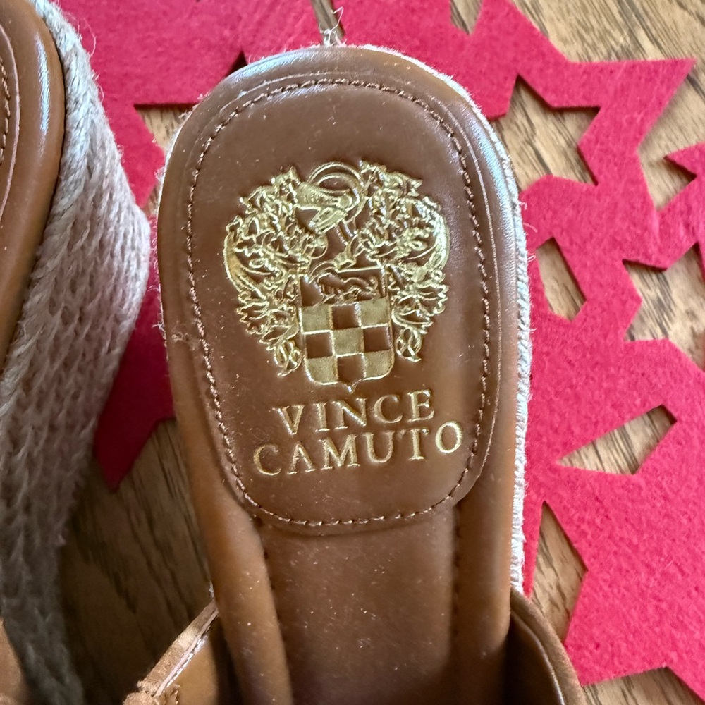 The CUTEST Shoe - Picture 3 of 3